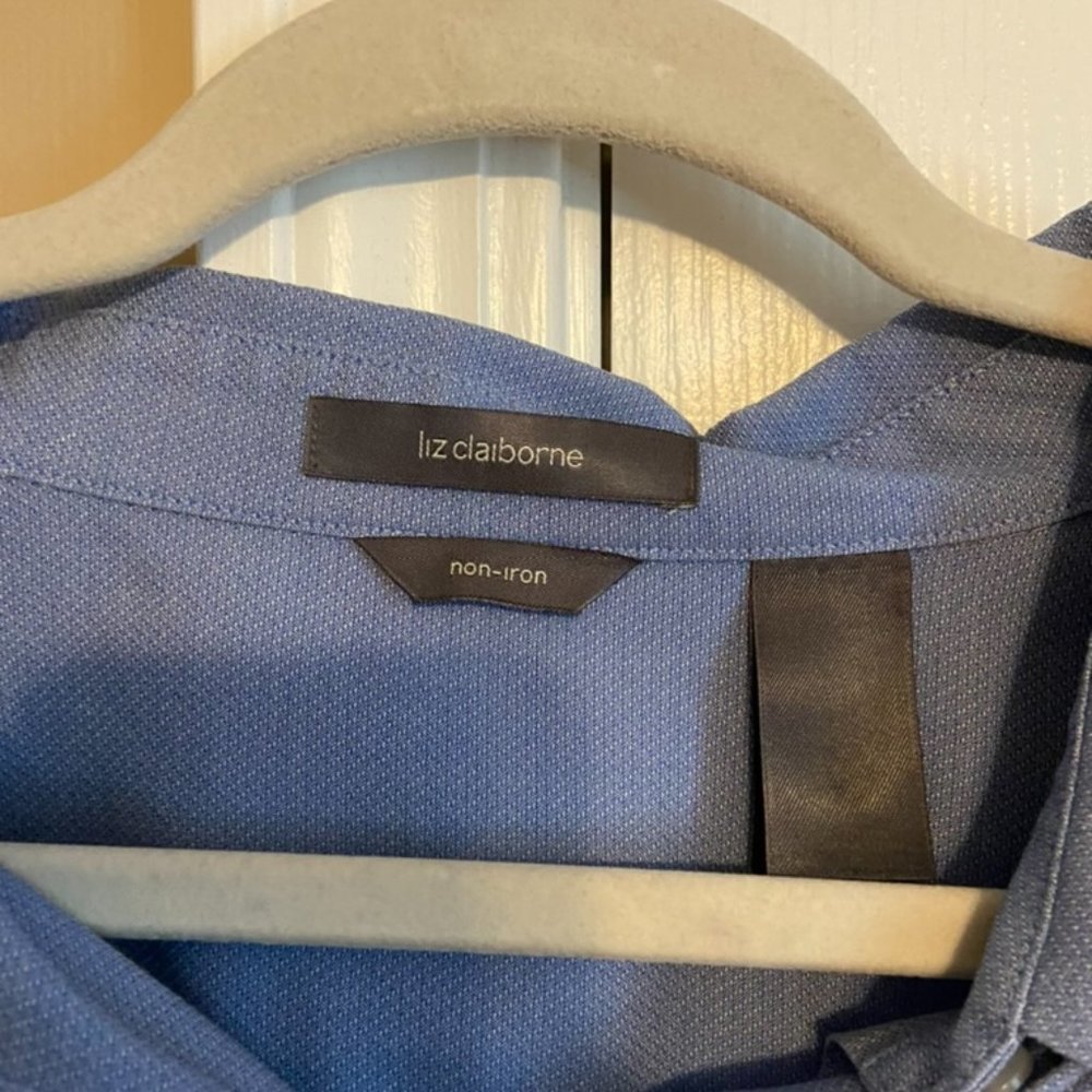 Liz Claiborne - Blue Textured Button Down - Non-Iron - 20W - 3/4 Sleeve - Picture 3 of 6
